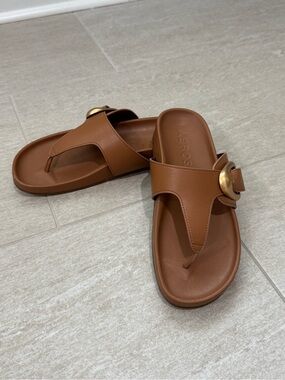 🩴AEROSOLES Lloyd Tan Thong Sandals With Buckle, Size 8🩴